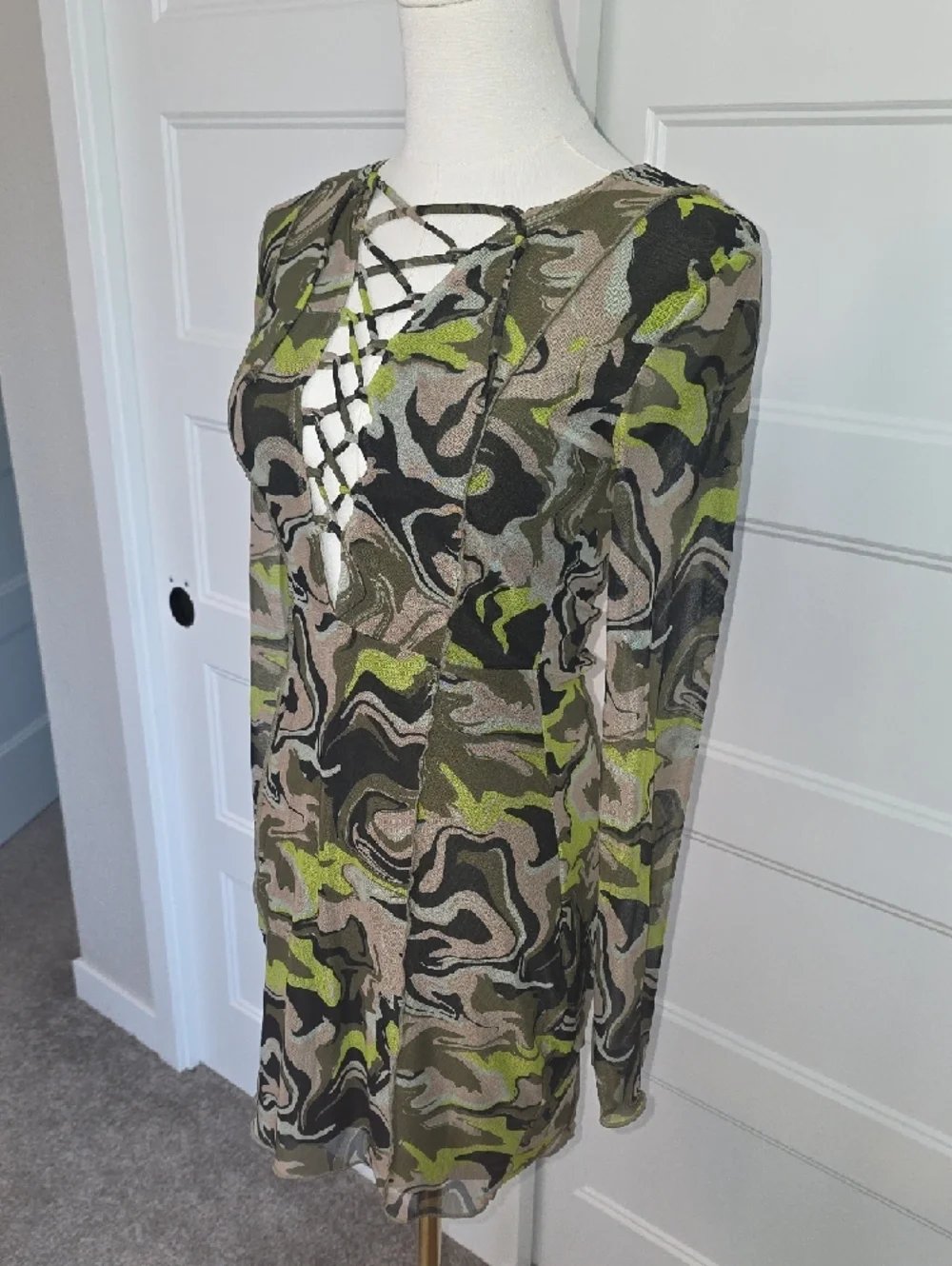 H&M Olive & Black Swirl Lace-Up Long Sleeve Dress - Picture 3 of 5